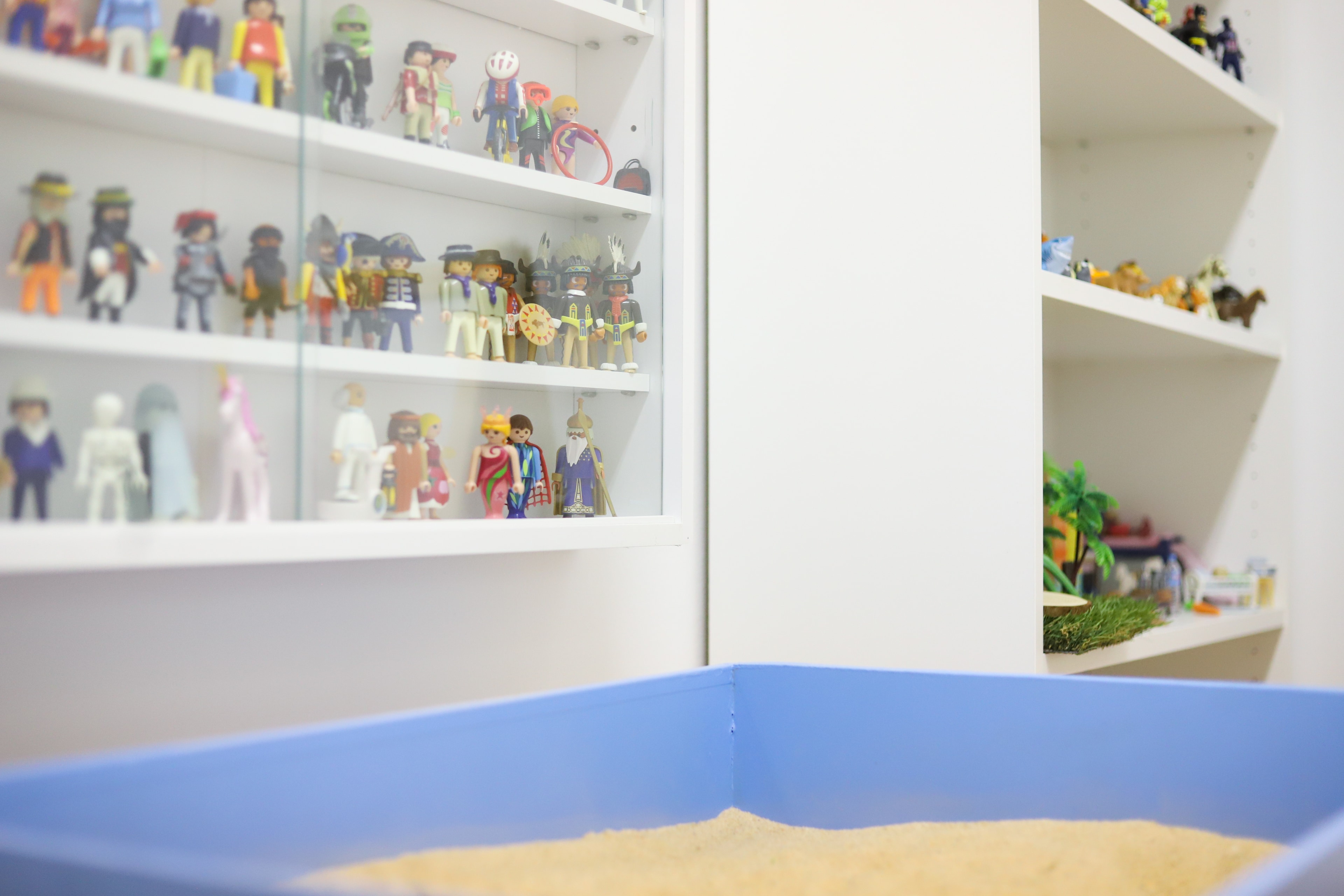 Therapeutic sandtray in session (21)